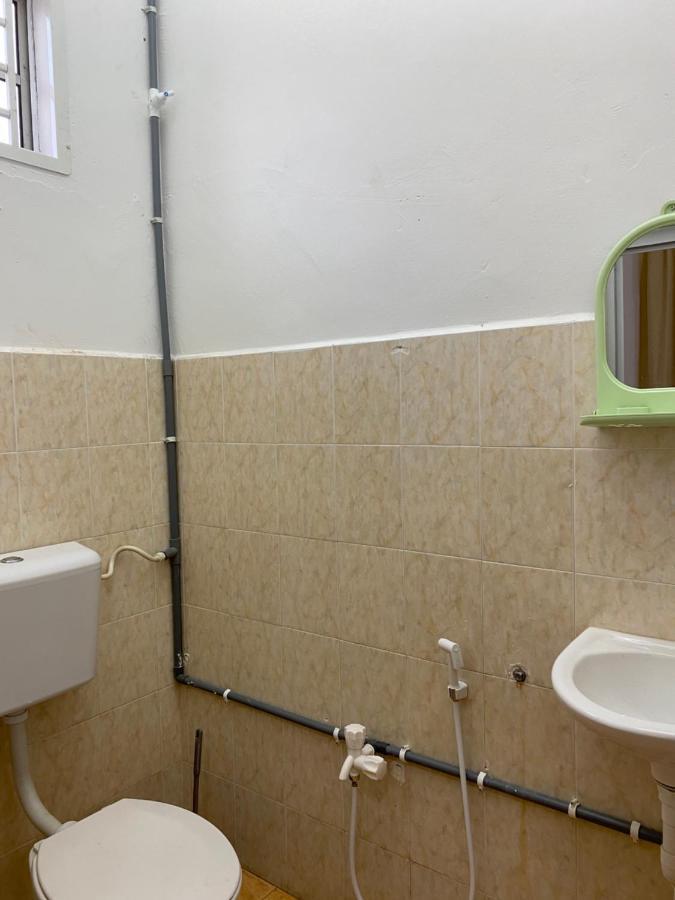 Cempaka Homestay Parit Raja Exterior photo